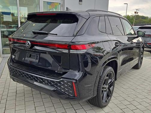2025 Volkswagen Tiguan 2.0T SE R-Line Black