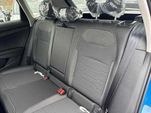 2025 Volkswagen Taos 1.5T SE Black