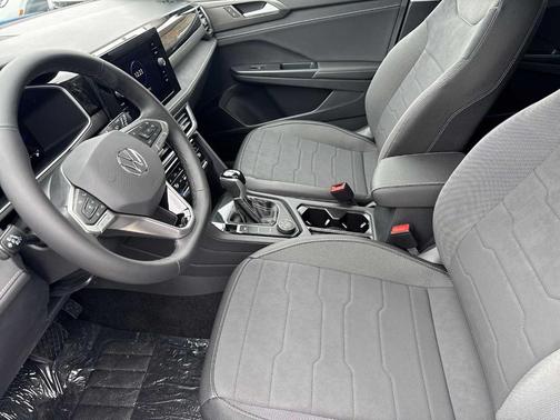 2025 Volkswagen Taos 1.5T SE Black