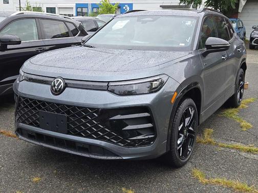 2025 Volkswagen Tiguan 2.0T SE R-Line Black