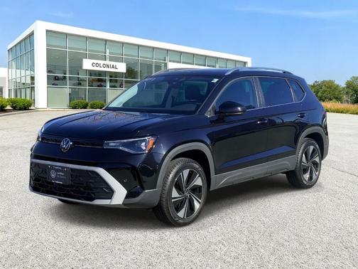 Deep Black Pearl Effect 2025 Volkswagen Taos 1.5T SE