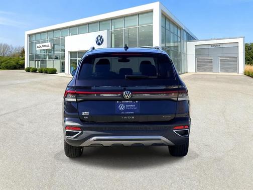 Deep Black Pearl Effect 2025 Volkswagen Taos 1.5T SE