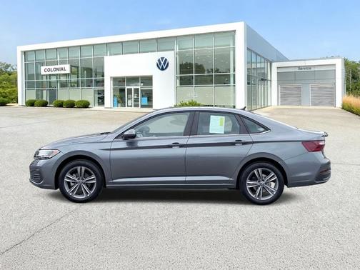 Platinum Gray Metallic 2023 Volkswagen Jetta 1.5T SE