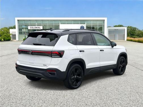 Pure White W/Black Roof 2025 Volkswagen Taos 1.5T SE Black