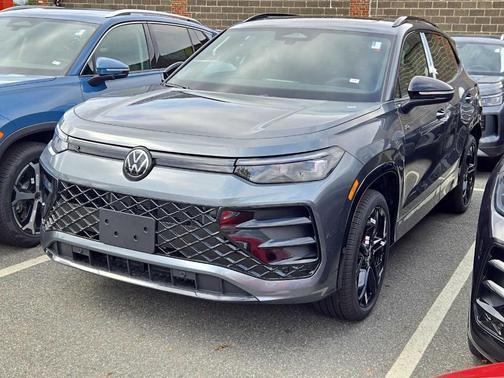 2025 Volkswagen Tiguan 2.0T SE R-Line Black