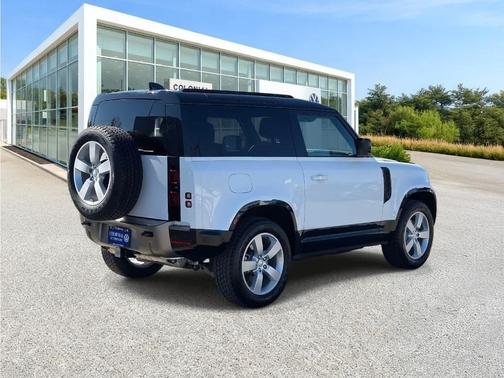 2024 Land Rover Defender P400 X-Dynamic SE