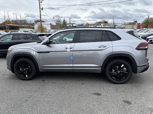 2026 Volkswagen Atlas Cross Sport 2.0T SEL R-Line Black