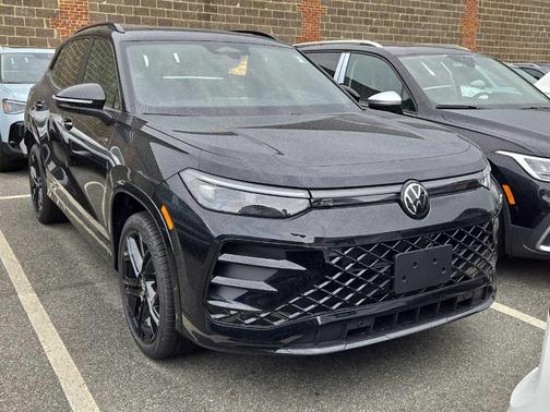 2025 Volkswagen Tiguan 2.0T SE R-Line Black