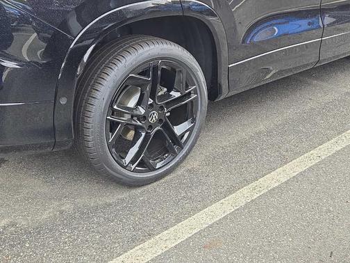 2025 Volkswagen Tiguan 2.0T SE R-Line Black