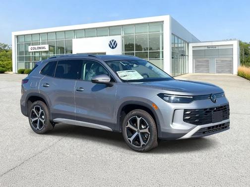 Pyrite Silver Metallic 2026 Volkswagen Tiguan 2.0T SE