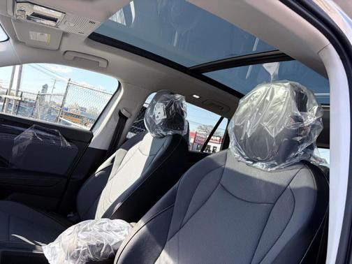 Pyrite Silver Metallic 2026 Volkswagen Tiguan 2.0T SE