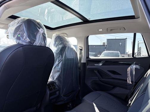 Pyrite Silver Metallic 2026 Volkswagen Tiguan 2.0T SE
