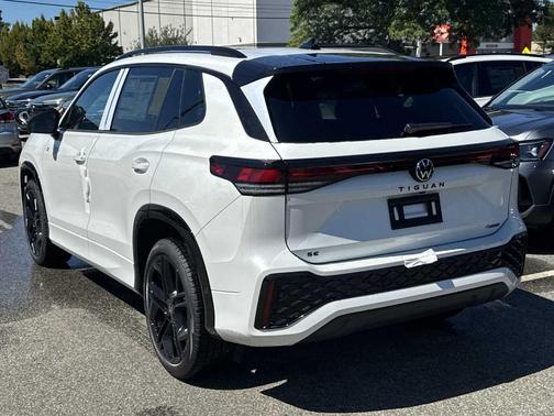 2025 Volkswagen Tiguan 2.0T SE R-Line Black