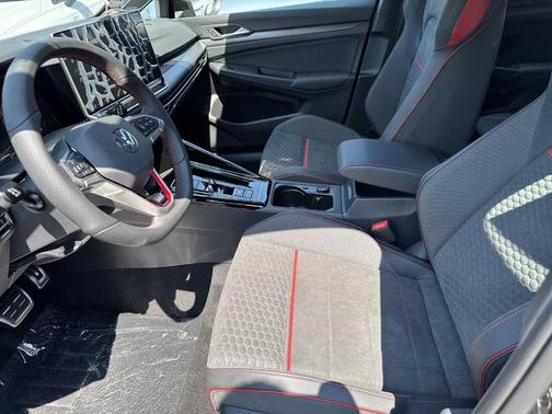 2025 Volkswagen Golf GTI 2.0T SE