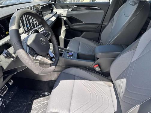 2025 Volkswagen Tiguan 2.0T SE R-Line Black
