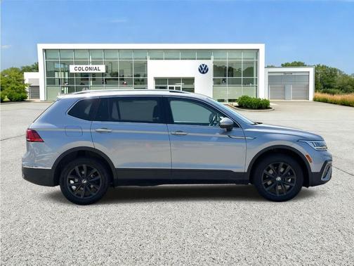 Pyrite Silver Metallic 2024 Volkswagen Tiguan 2.0T SE
