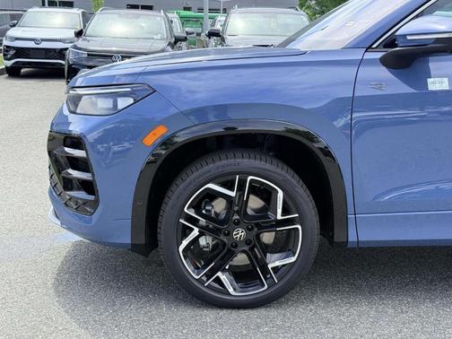 Monterey Blue Pearl 2026 Volkswagen Tiguan 2.0T SEL