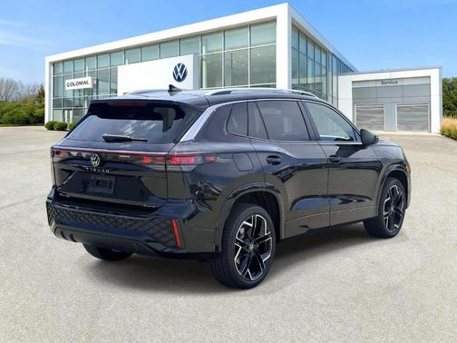 Deep Black Pearl 2026 Volkswagen Tiguan 2.0T SEL R-Line Turbo