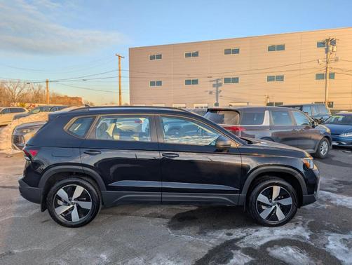 2025 Volkswagen Taos 1.5T SE