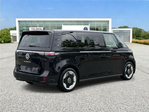 Deep Black Pearl Effect 2025 Volkswagen ID. Buzz Pro S