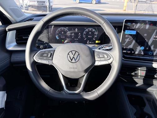 Platinum Gray Metallic 2026 Volkswagen Tiguan 2.0T SE