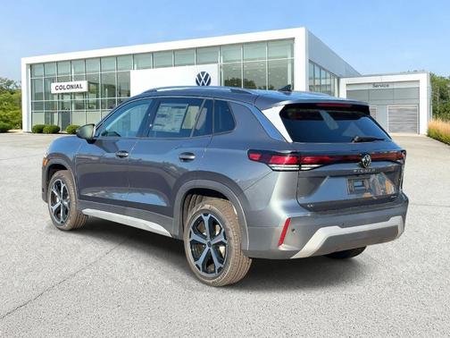 Platinum Gray Metallic 2026 Volkswagen Tiguan 2.0T SE