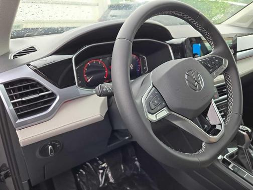2025 Volkswagen Taos 1.5T SEL