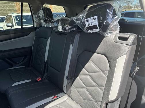 2025 Volkswagen Atlas 2.0T Peak Edition