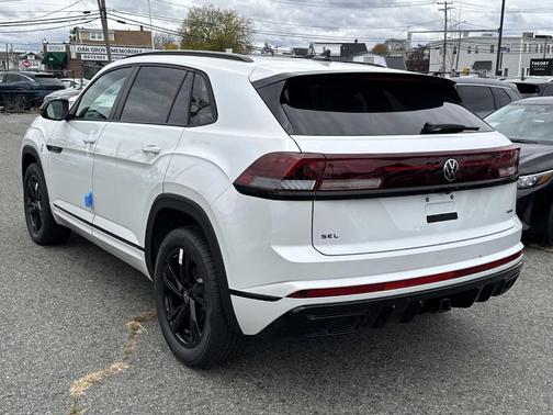 2026 Volkswagen Atlas Cross Sport 2.0T SEL R-Line Black