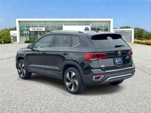 Deep Black Pearl Effect 2023 Volkswagen Taos 1.5T SE