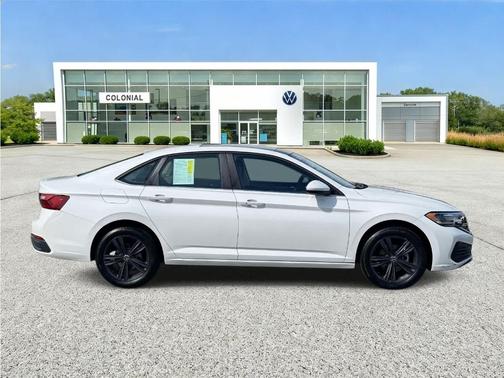 Oryx White Pearl Effect 2022 Volkswagen Jetta 1.5T SE
