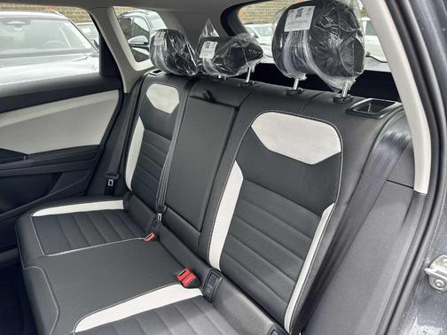 2025 Volkswagen Taos 1.5T SEL