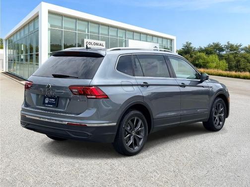 Platinum Gray Metallic 2023 Volkswagen Tiguan 2.0T SE