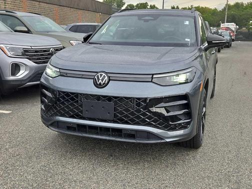 2025 Volkswagen Tiguan 2.0T SE R-Line Black