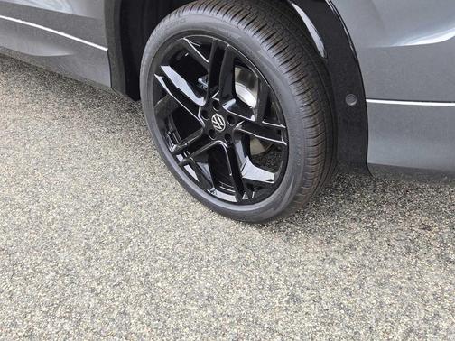 2025 Volkswagen Tiguan 2.0T SE R-Line Black