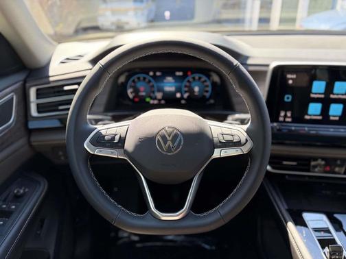 Avocado Green Pearl 2026 Volkswagen Atlas 2.0T SEL