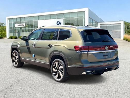 Avocado Green Pearl 2026 Volkswagen Atlas 2.0T SEL