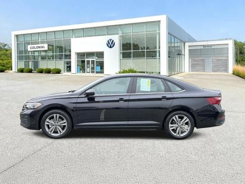Deep Black Pearl Effect 2023 Volkswagen Jetta 1.5T SE