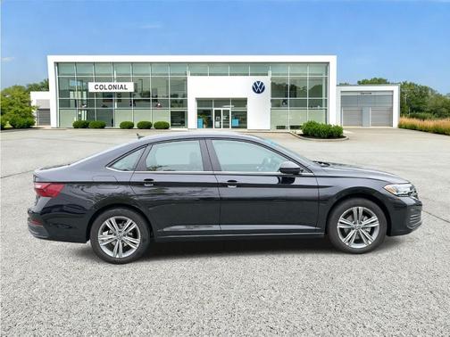 Deep Black Pearl Effect 2023 Volkswagen Jetta 1.5T SE