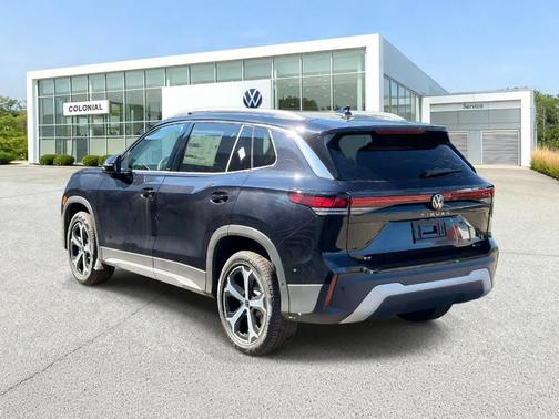 Deep Black Pearl 2026 Volkswagen Tiguan 2.0T SE