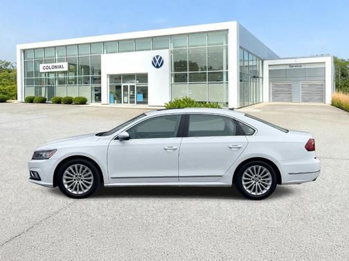 Pure White 2017 Volkswagen Passat 1.8T SE
