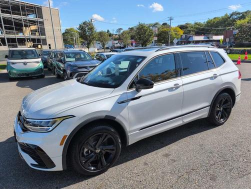 2024 Volkswagen Tiguan 2.0T SE R-Line Black