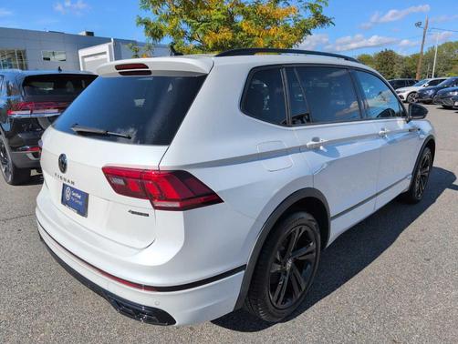 2024 Volkswagen Tiguan 2.0T SE R-Line Black
