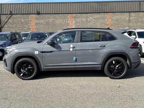 2026 Volkswagen Atlas Cross Sport 2.0T SEL R-Line Black