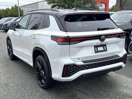 2025 Volkswagen Tiguan 2.0T SE R-Line Black