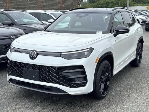 2025 Volkswagen Tiguan 2.0T SE R-Line Black