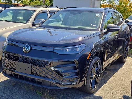 2025 Volkswagen Tiguan 2.0T SE R-Line Black