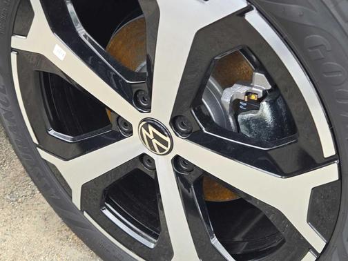 2025 Volkswagen Taos 1.5T SEL