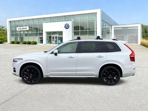 Crystal White Metallic 2018 Volvo XC90 T6 Momentum