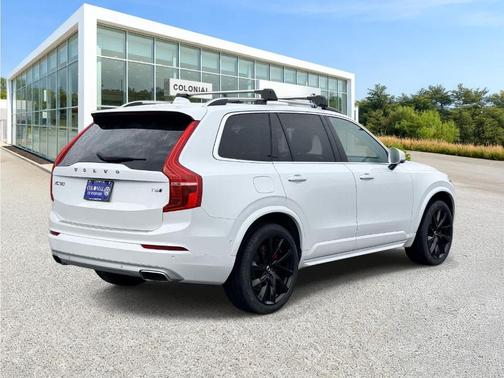 Crystal White Metallic 2018 Volvo XC90 T6 Momentum